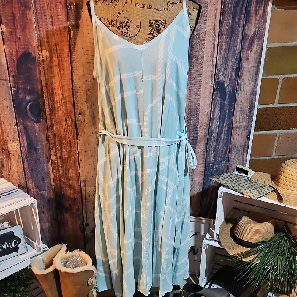 TORRID GEO CHALLIS SELF TIE MIDI TRAPEZE DRESS MINT BLUE AND WHITE NWT